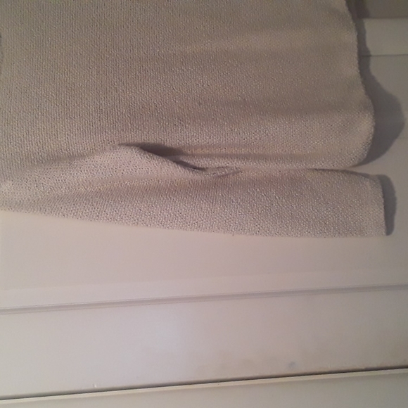 SALE.   H&M Long Sleeve Sweater NWOT.  WAS 18.00 NOW 15.00 - Picture 3 of 5